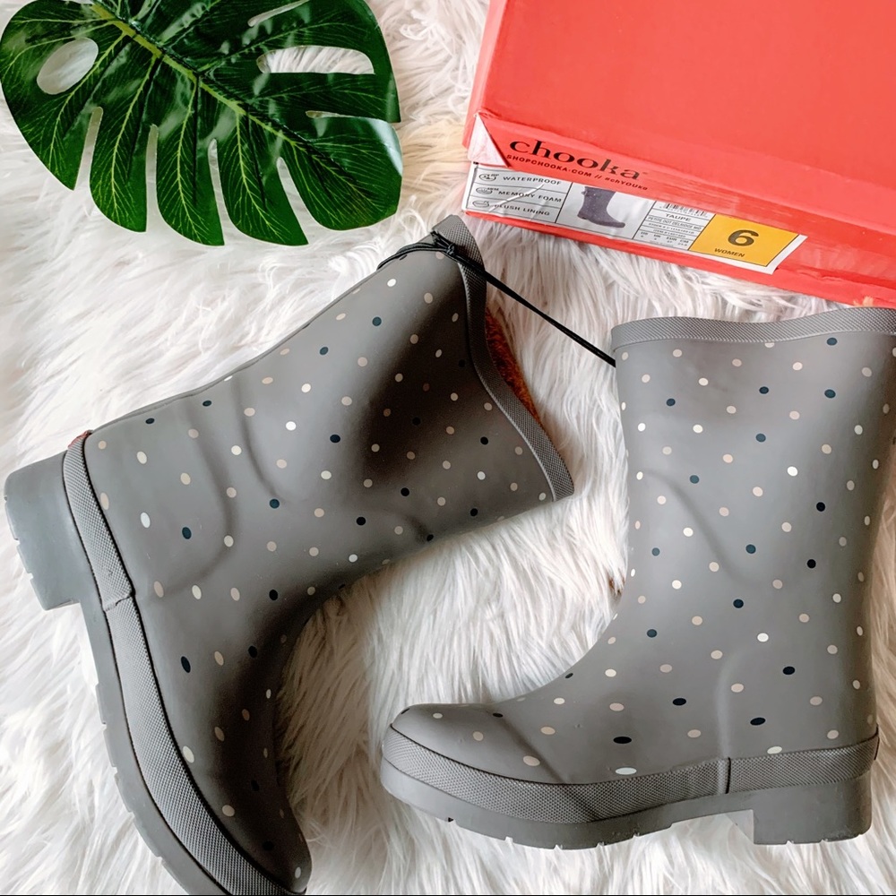 Chooka Gray Polka Dot Winter Rain Boots